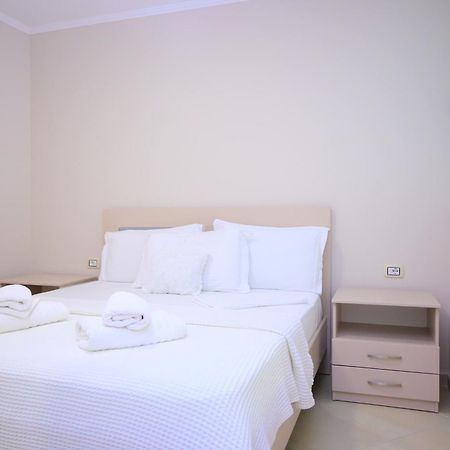Eleana'S Apartament Sarandë Eksteriør billede