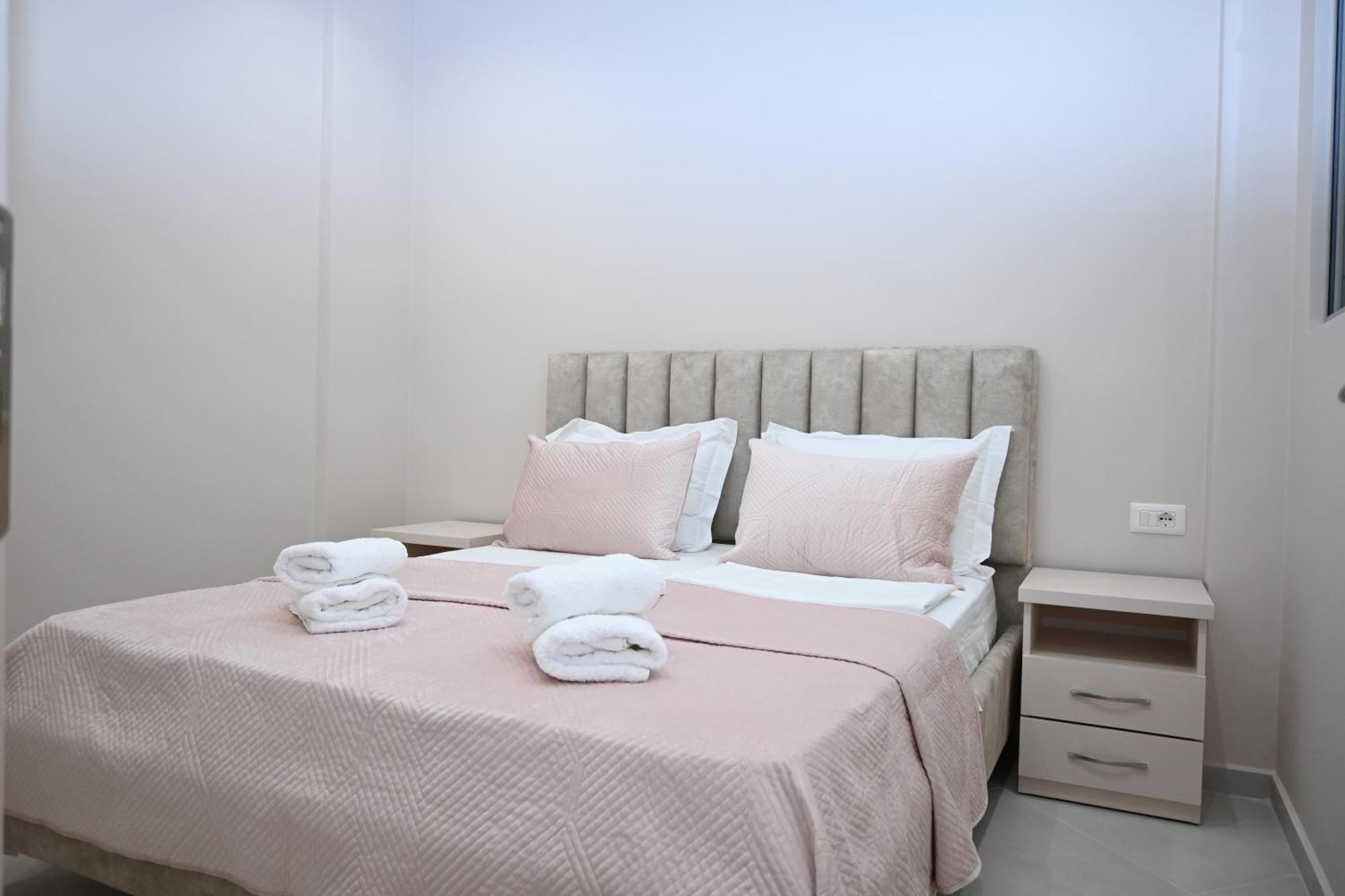 Eleana'S Apartament Sarandë Værelse billede