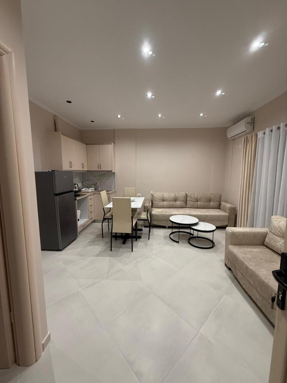 Eleana'S Apartament Sarandë Værelse billede